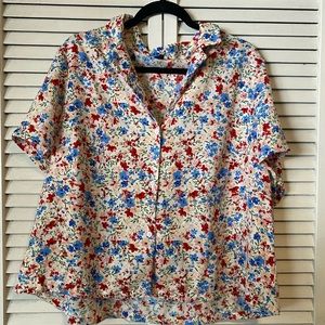 Ditsy floral, slightly cropped blouse from SHEIN. Size 4x (20)